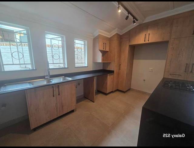 3 BEDROOM PROPERTY TO RENT IN NIEUW MUCKLENEUK